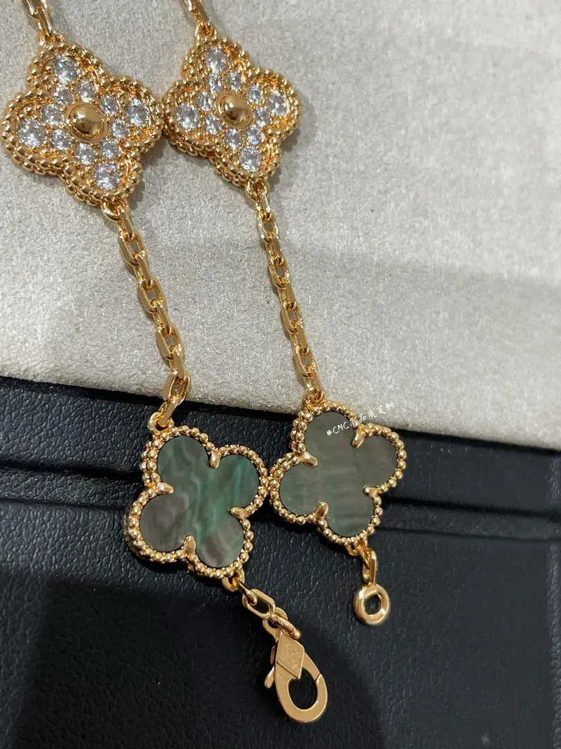 TV15 Van Cleef & Arpels Four-Leaf Clover Five-Flower Bracelet 30$ gallery