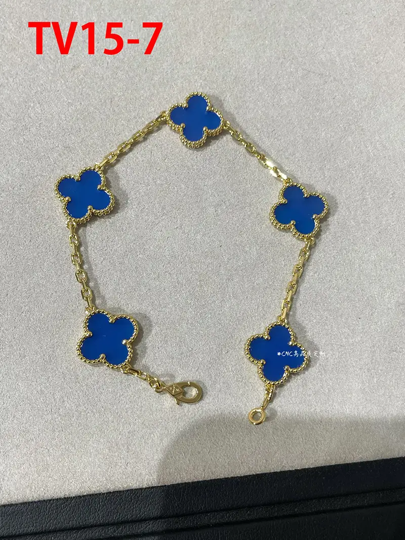 TV15 Van Cleef & Arpels Four-Leaf Clover Five-Flower Bracelet 30$ gallery