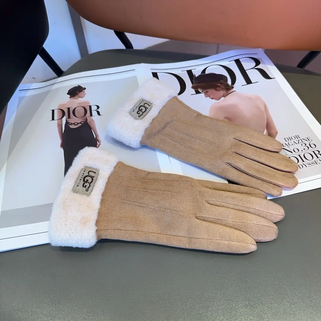 TV23 UGG Plush Gloves 50$ gallery