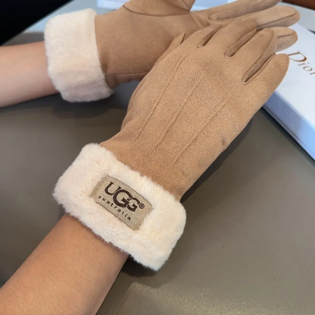 TV23 UGG Plush Gloves 50$ gallery