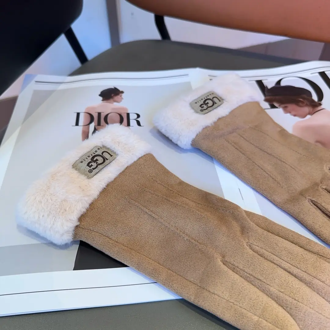 TV23 UGG Plush Gloves 50$ gallery