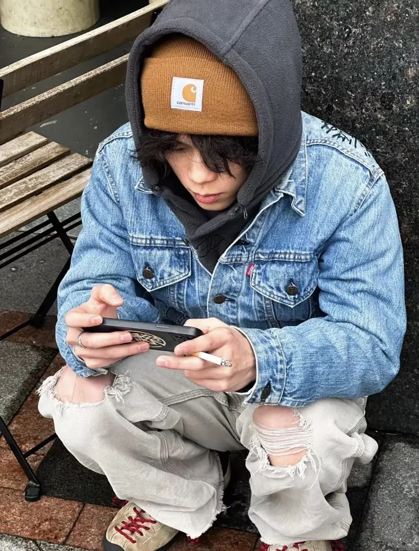 TV39 Carhartt ski hat 27$ gallery