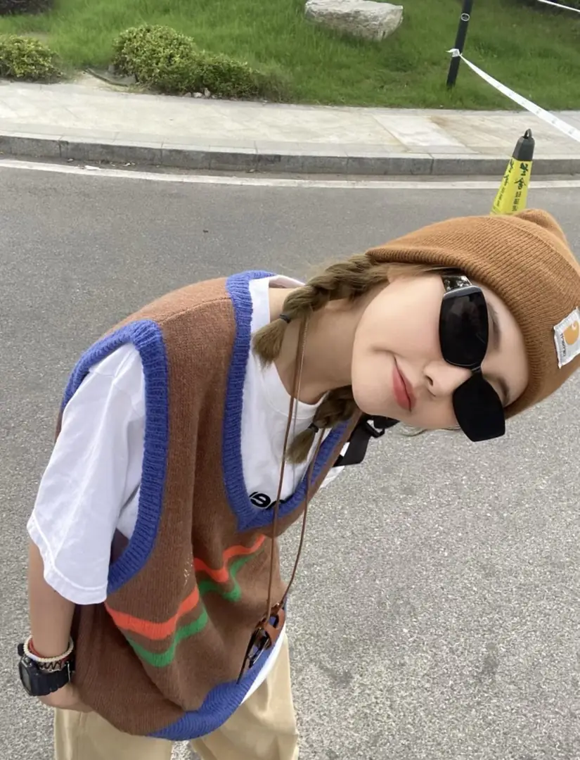 TV39 Carhartt ski hat 27$ gallery