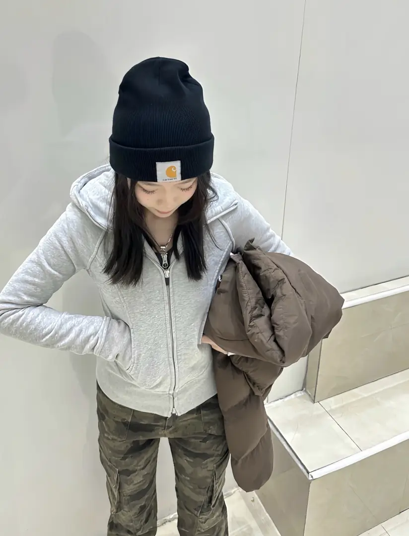 TV39 Carhartt ski hat 27$ gallery