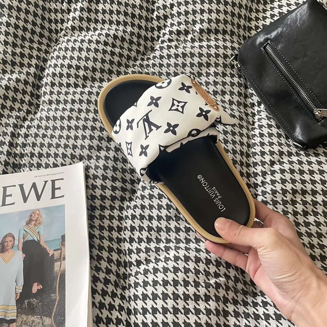 W6E7 Louis Vuitton  48$ gallery