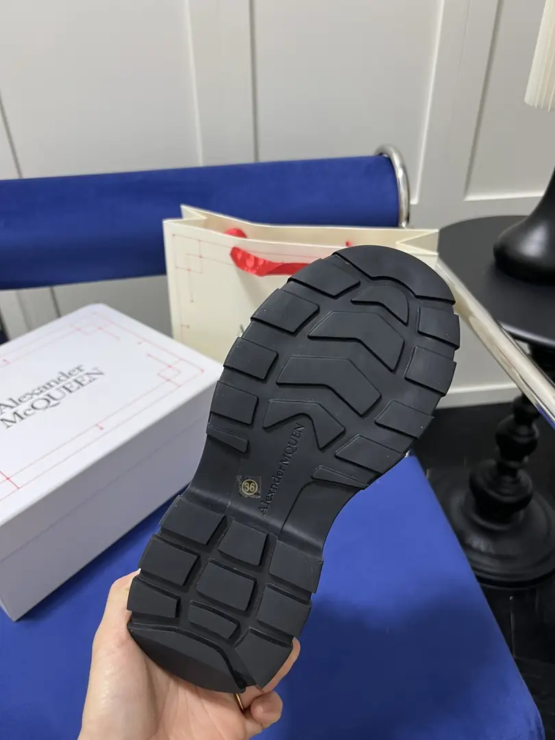 YJ09 Alexander mcqueen martin boots 65$ gallery