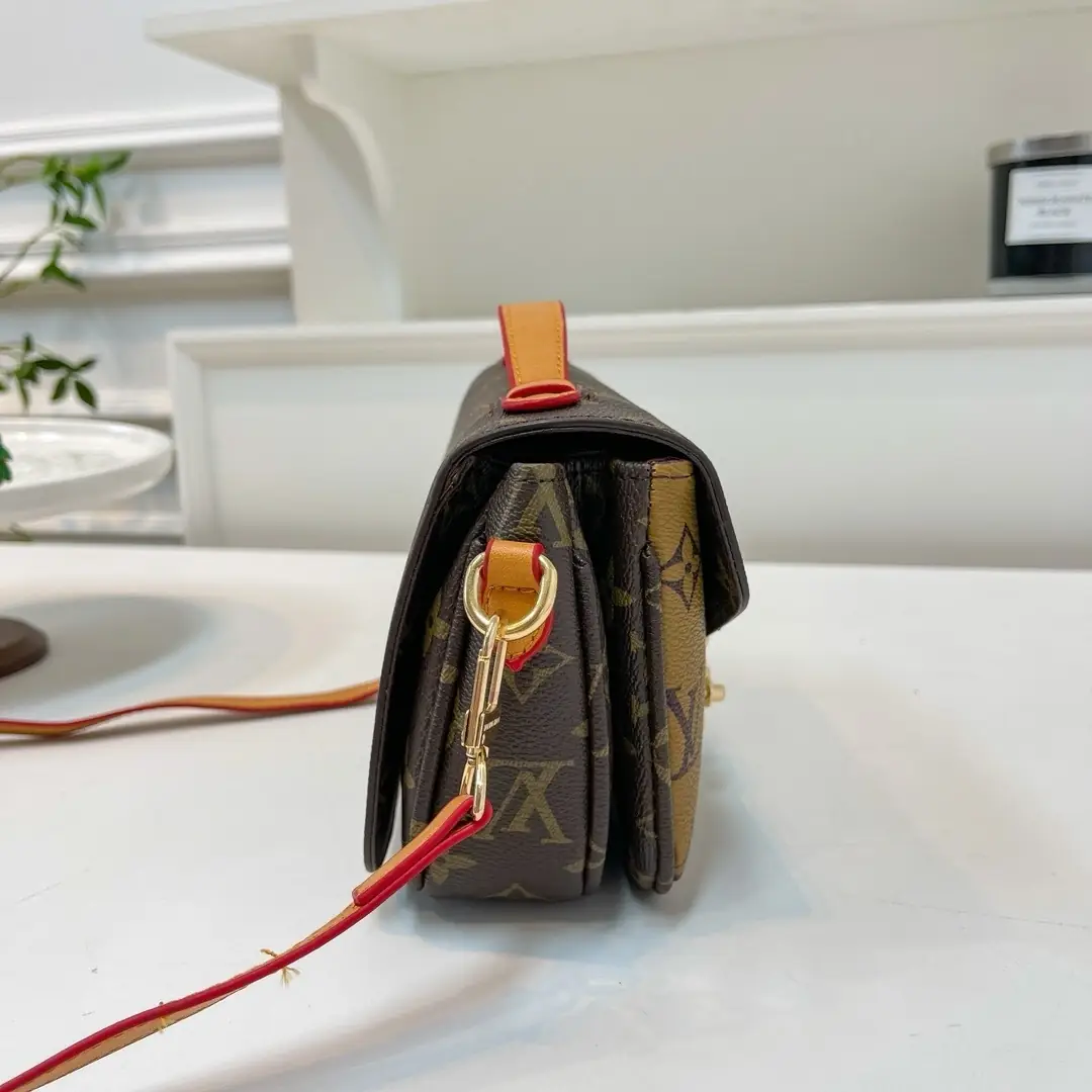 YM15 LV Bag 43$ gallery