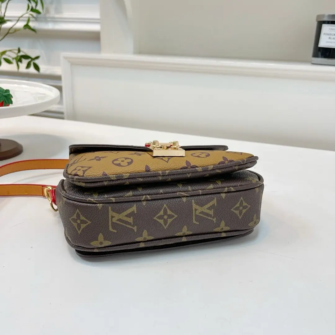 YM15 LV Bag 43$ gallery