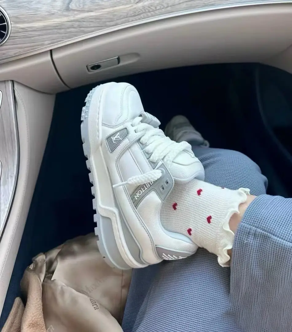 YM66 LV casual board chubby trainer shoes 80$ gallery