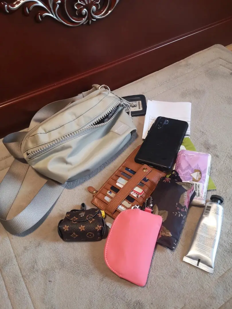 YM73 Lululemon Everywhere Bag 50$ gallery