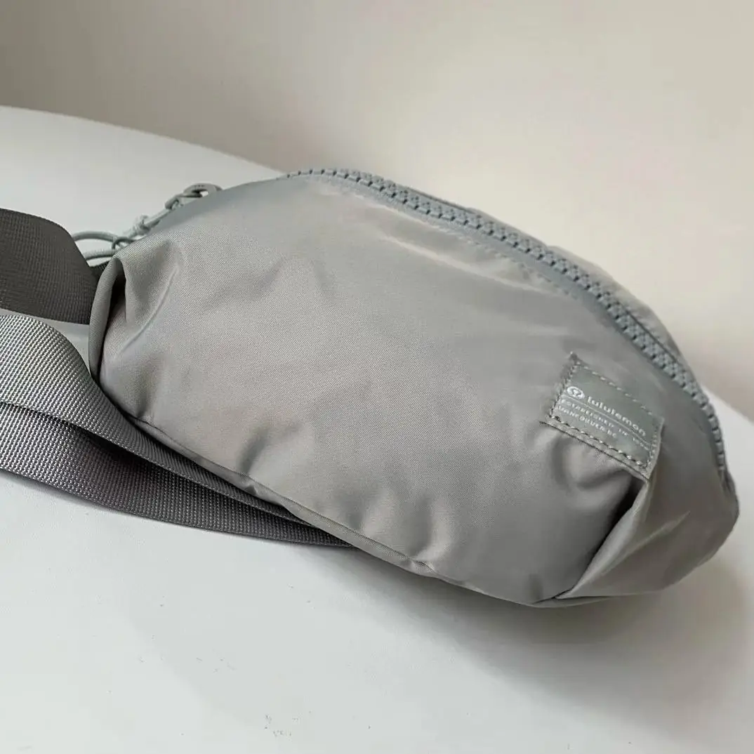 YM73 Lululemon Everywhere Bag 50$ gallery