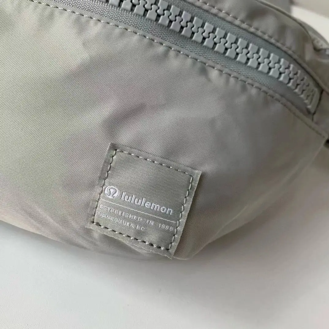 YM73 Lululemon Everywhere Bag 50$ gallery