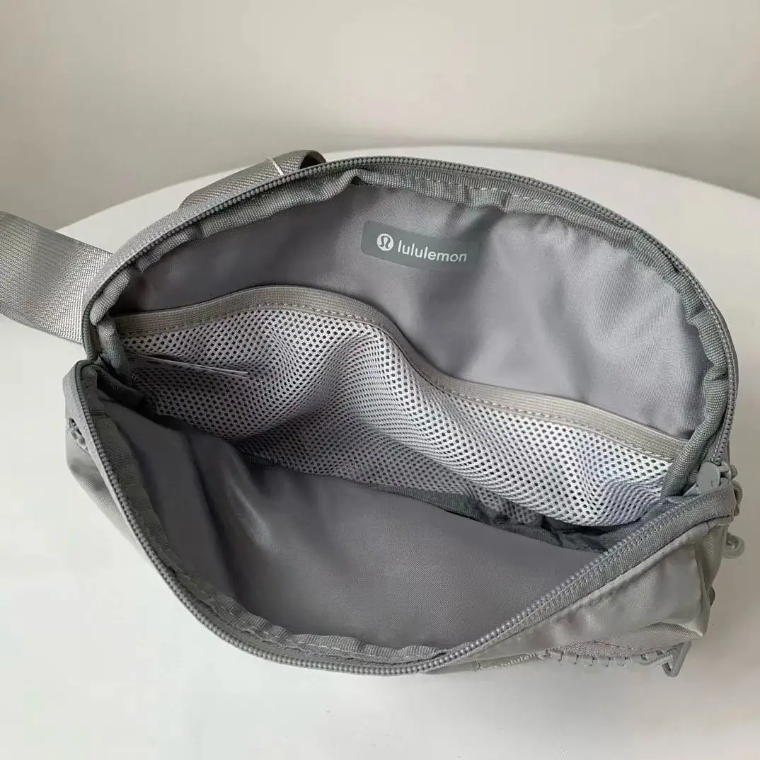YM73 Lululemon Everywhere Bag 50$ gallery