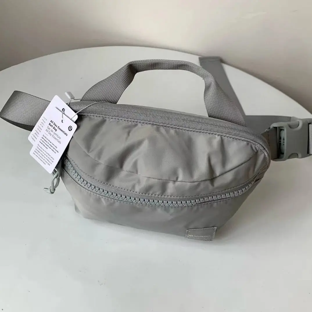 YM73 Lululemon Everywhere Bag 50$ gallery