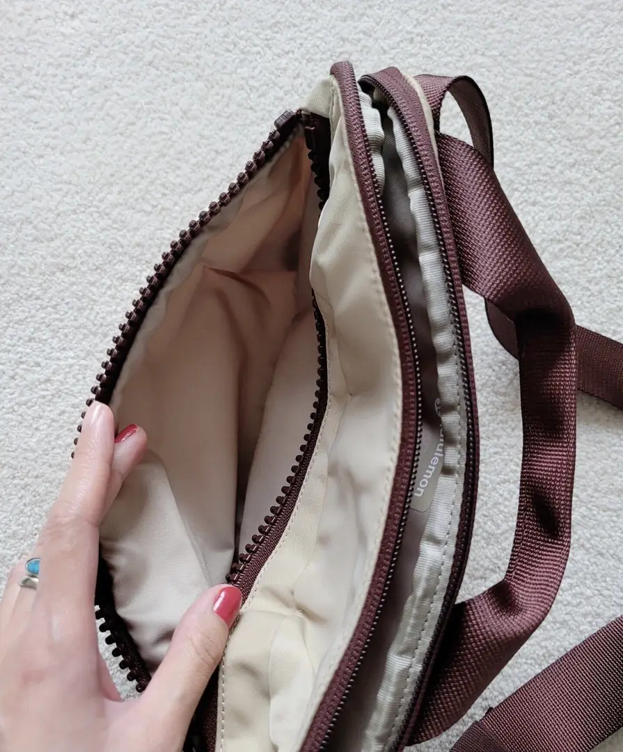 YM73 Lululemon Everywhere Bag 50$ gallery