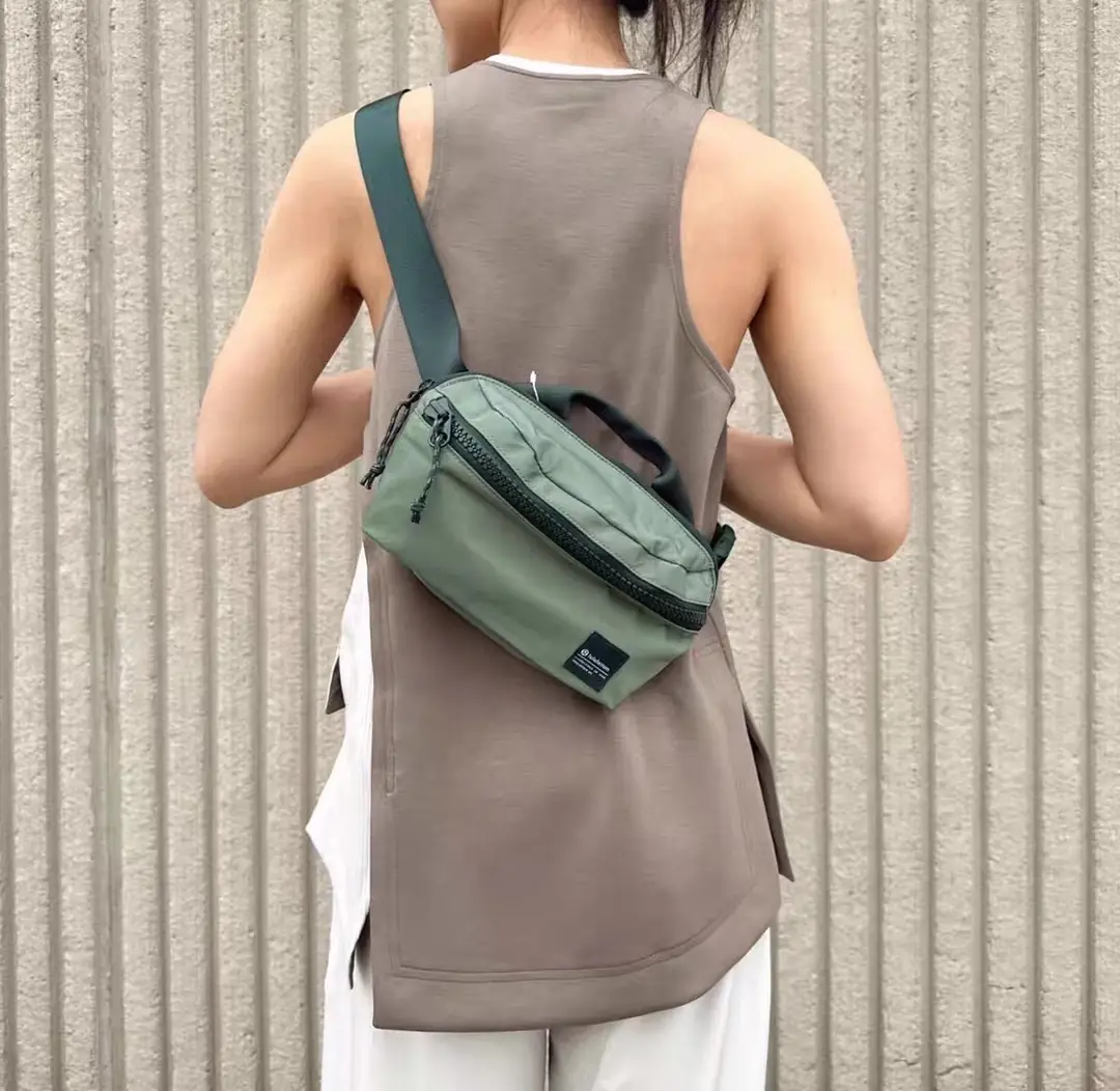 YM73 Lululemon Everywhere Bag 50$ gallery