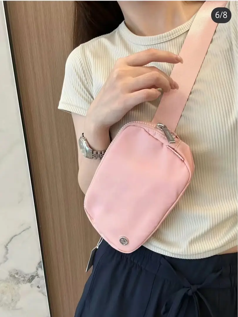YM74 Lululemon Everywhere Waist Bag $50 gallery