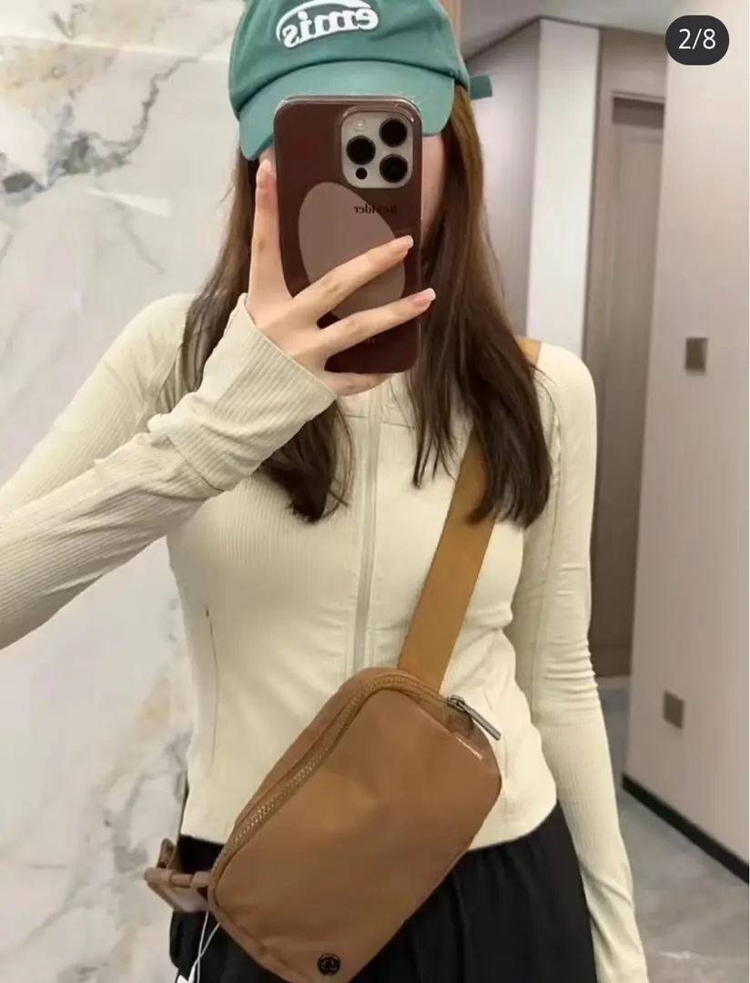 YM74 Lululemon Everywhere Waist Bag $50 gallery