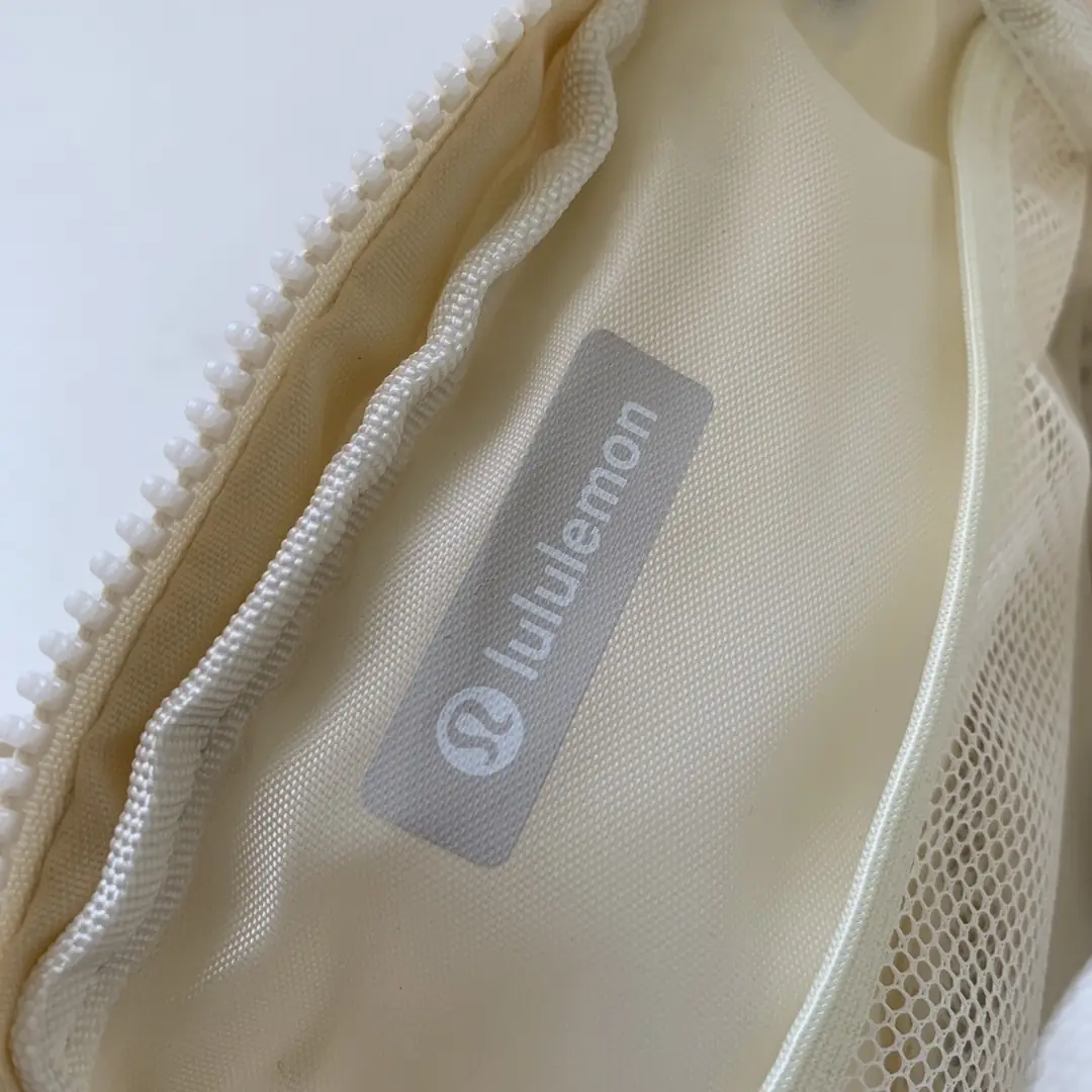 YM74 Lululemon Everywhere Waist Bag $50 gallery
