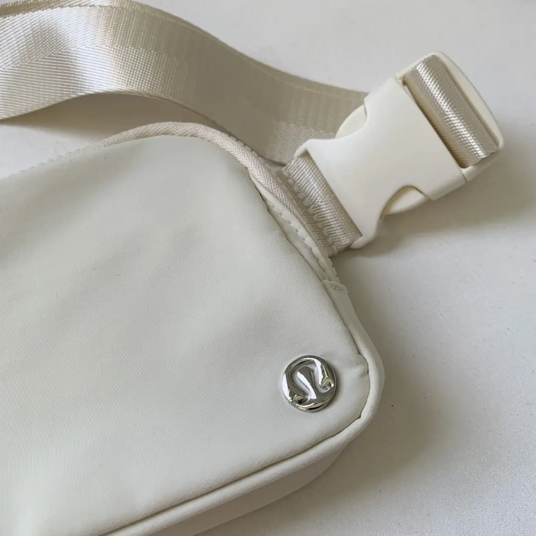 YM74 Lululemon Everywhere Waist Bag $50 gallery
