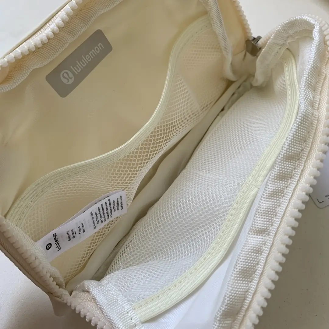 YM74 Lululemon Everywhere Waist Bag $50 gallery