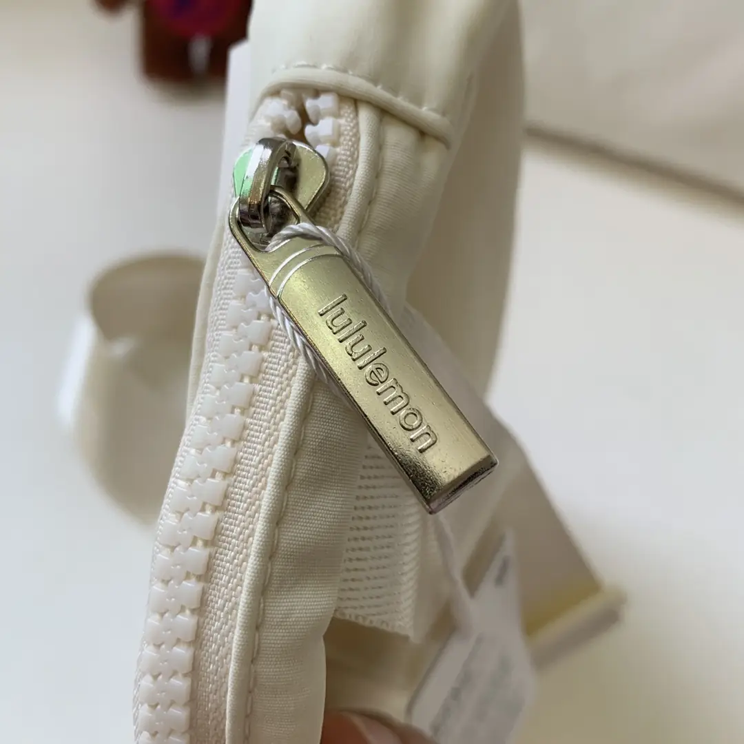 YM74 Lululemon Everywhere Waist Bag $50 gallery