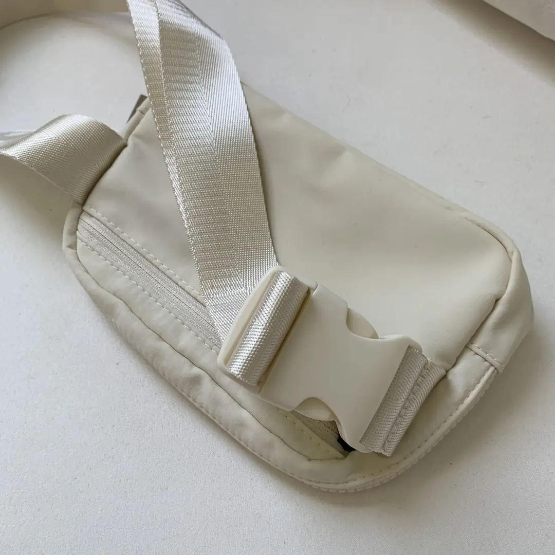 YM74 Lululemon Everywhere Waist Bag $50 gallery
