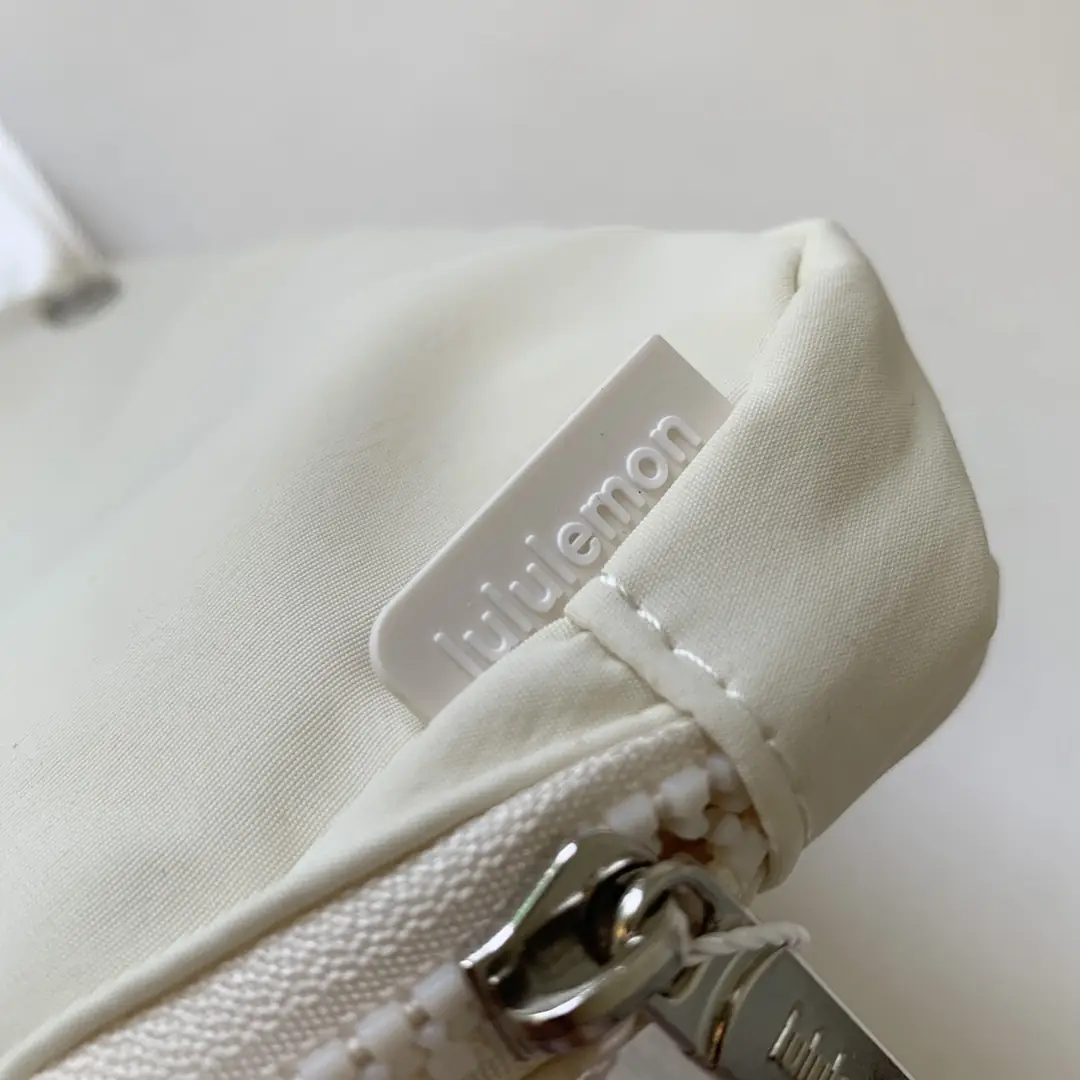 YM74 Lululemon Everywhere Waist Bag $50 gallery