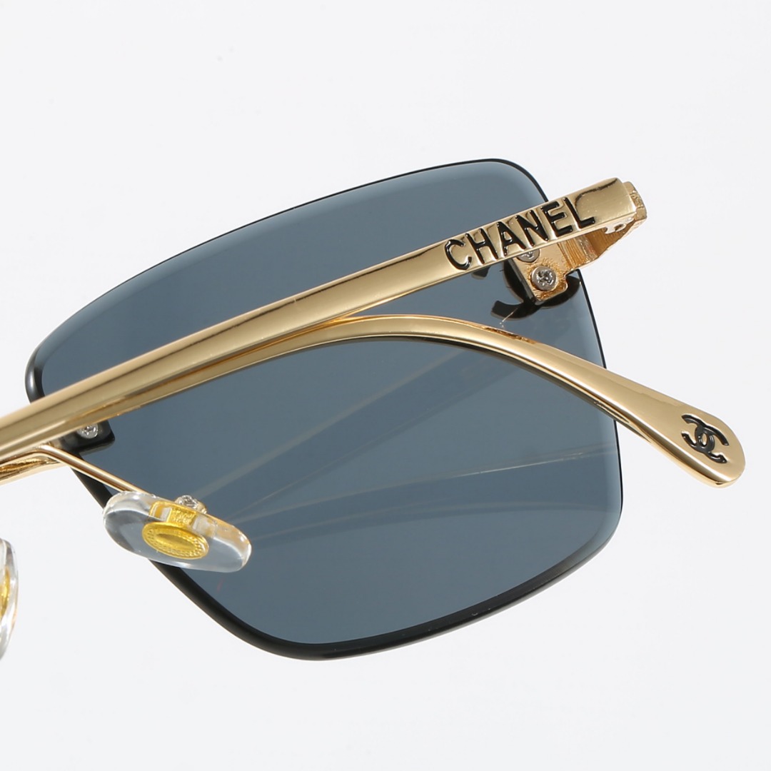 19$ CHANEL 68073 Sunglassess With Box 102564 FF1369 gallery