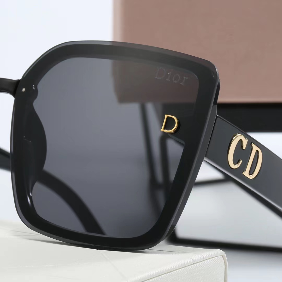 19$ new_dh DIOR_3006 70534611286 FF4S136 gallery