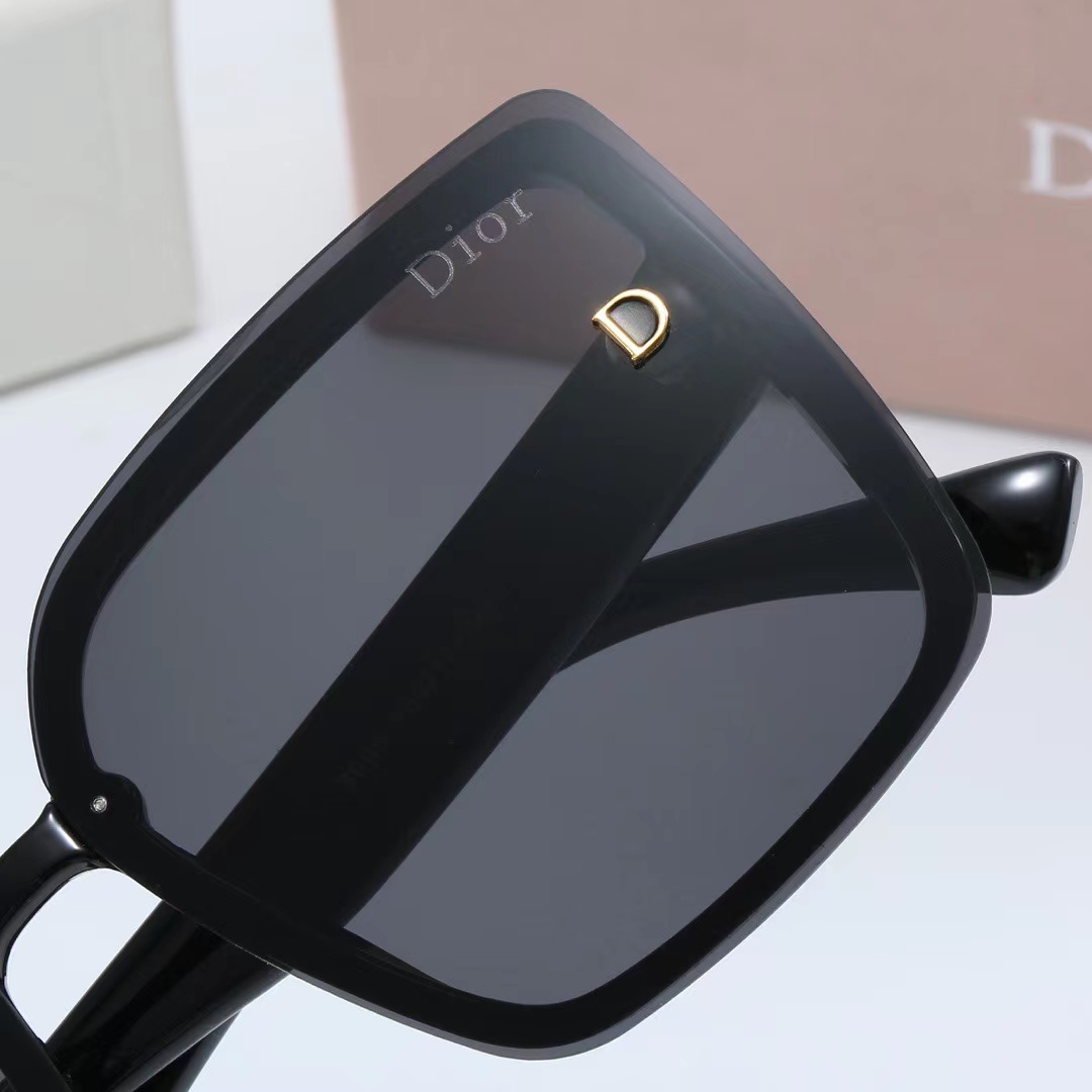 19$ new_dh DIOR_3006 70534611286 FF4S136 gallery