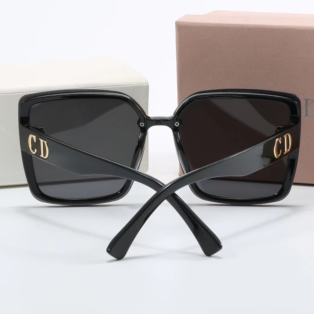 19$ new_dh DIOR_3006 70534611286 FF4S136 gallery