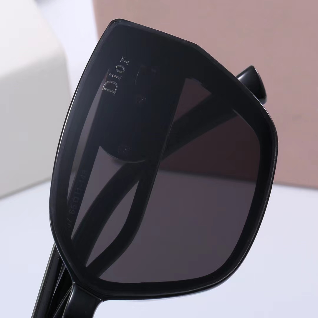 19$ new_dh DIOR_3635 90537611286 FF5S244 gallery