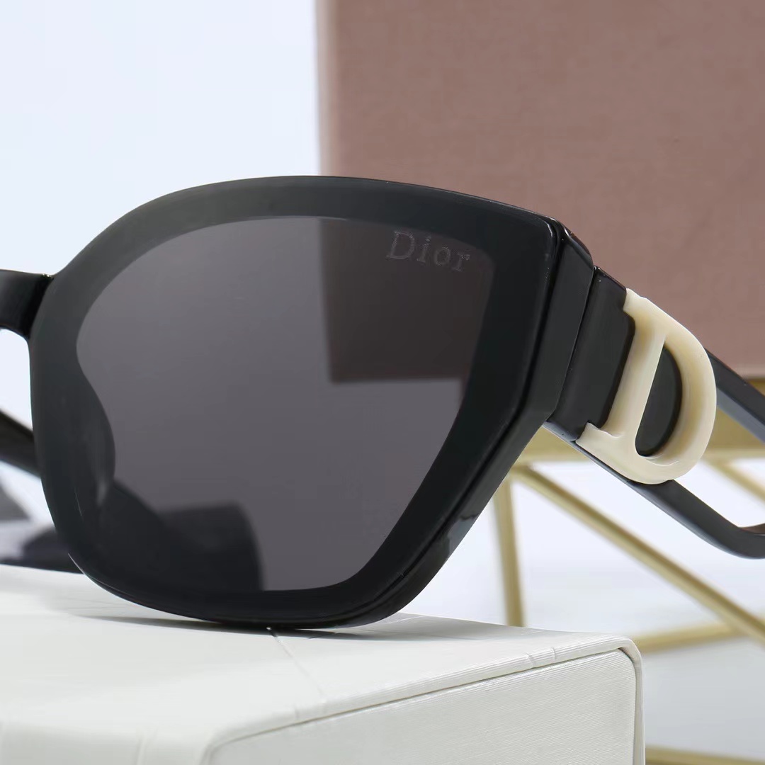 19$ new_dh DIOR_3635 90537611286 FF5S244 gallery