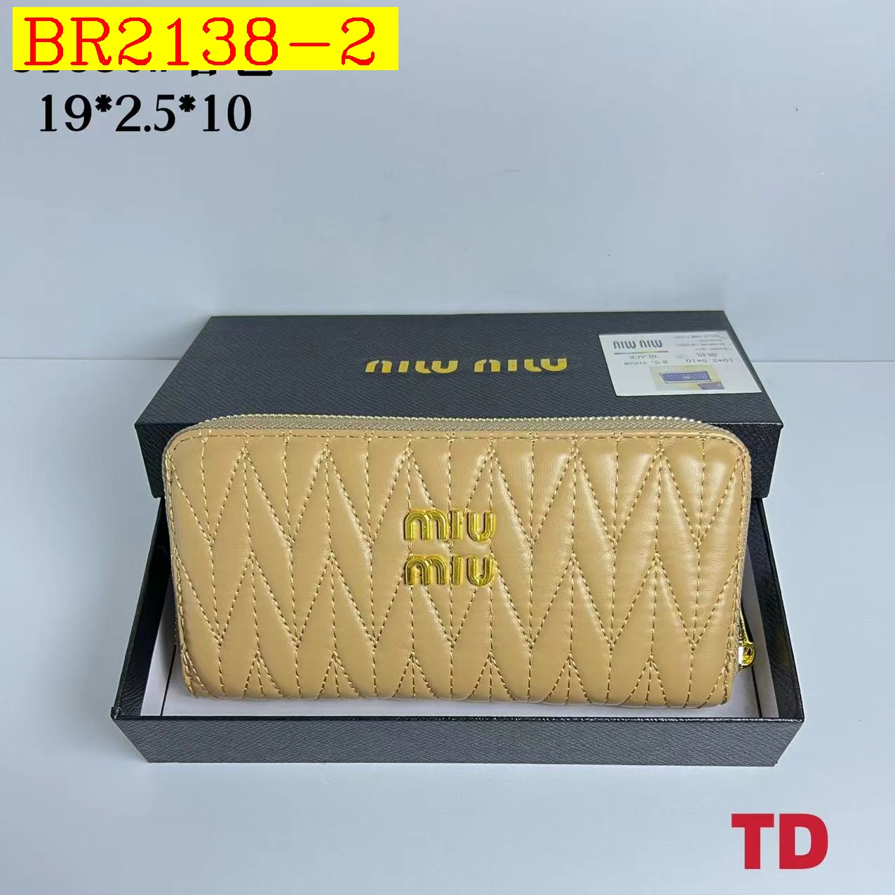 21$ miumiu 51950 Wallet size 19X2X10 cm 5640 BR2138 gallery