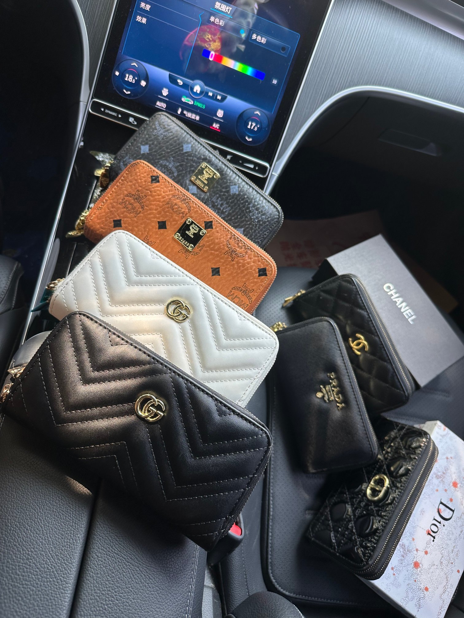 21$ new_dh CHANEL Q1827 70458612400 ZY6B237 gallery