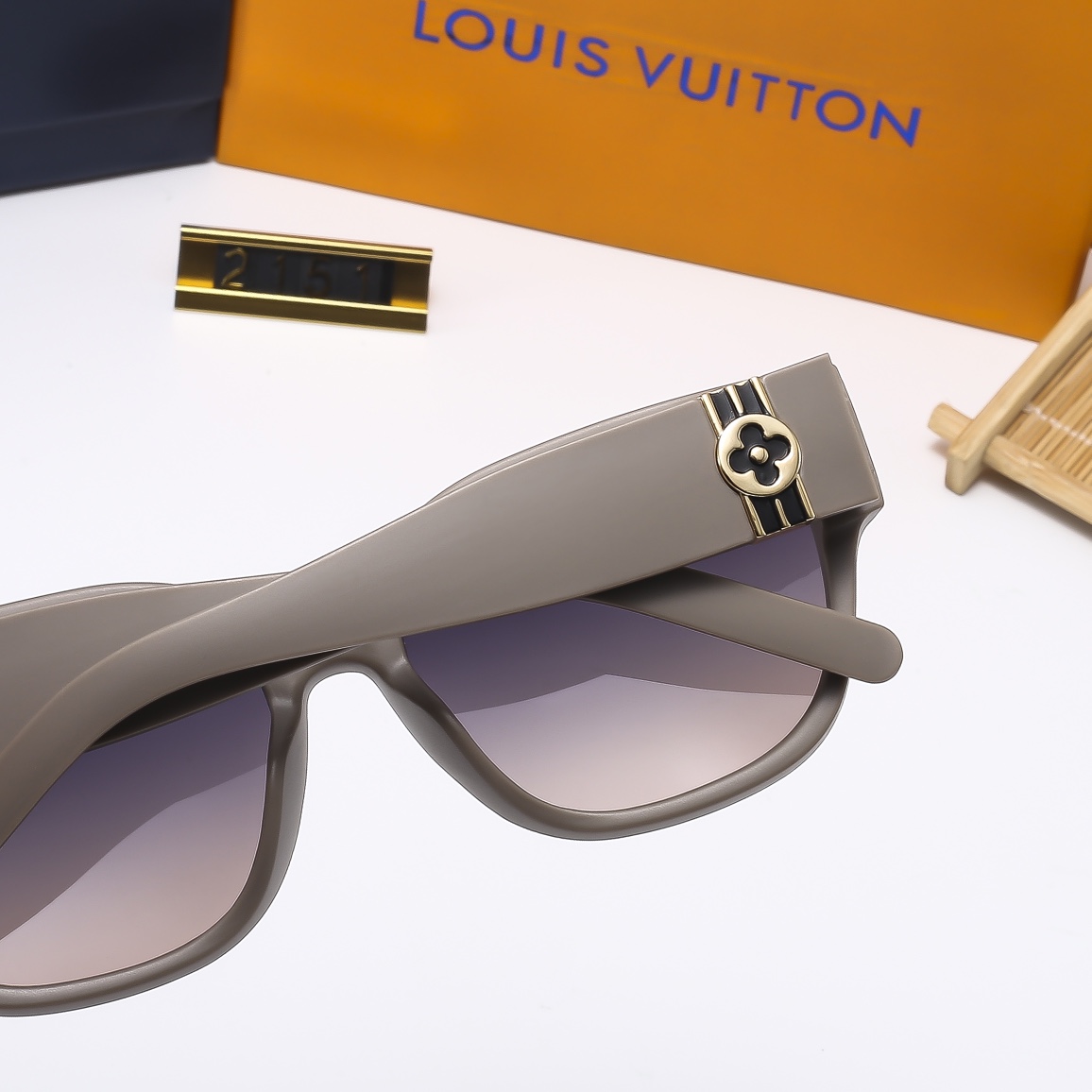 23$ dh LV 2151 Polarizer Sunglassess With Box 90568012630 FF1207 gallery