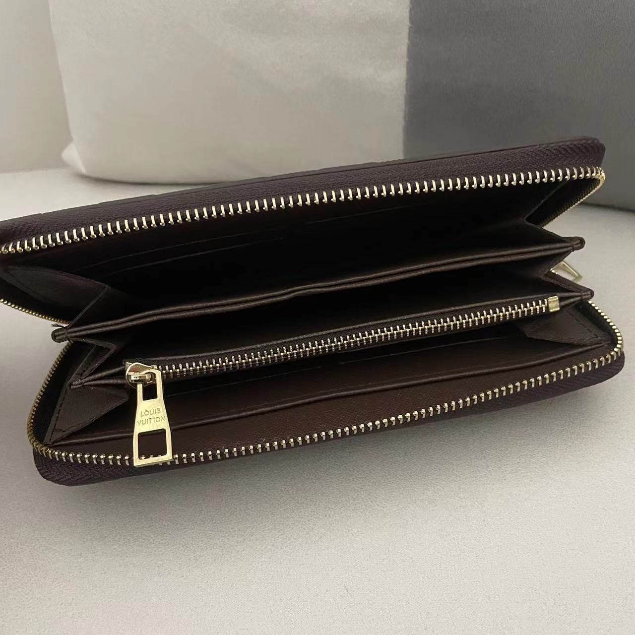 23$ new_dh LV_60017 SIZE 19X10 CM 90653012521 XR1B110 gallery