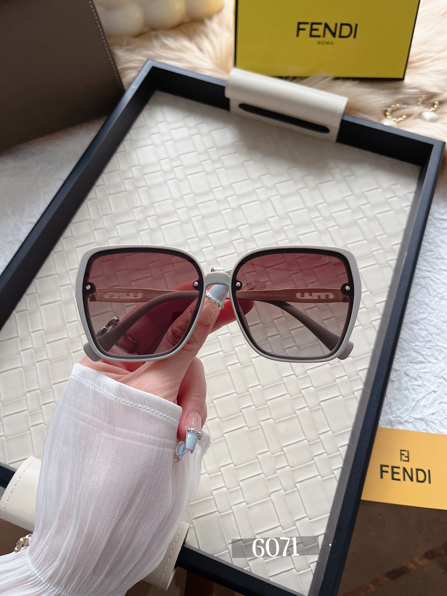 24$ new_dh FENDI 6071 90584812632 FF4S118 gallery