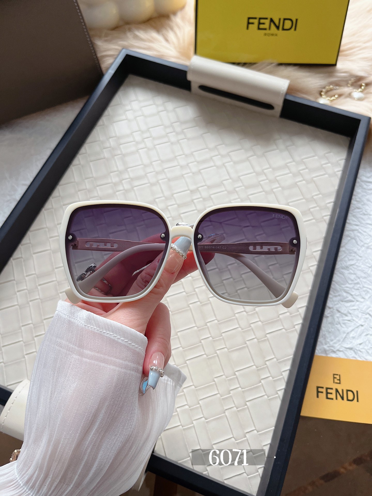 24$ new_dh FENDI 6071 90584812632 FF4S118 gallery