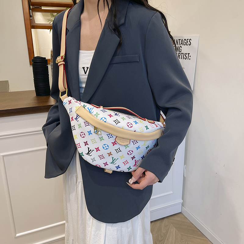 25$ LV 141 Shoulder bag size 20x20x2 cm 2776 BY2905 gallery