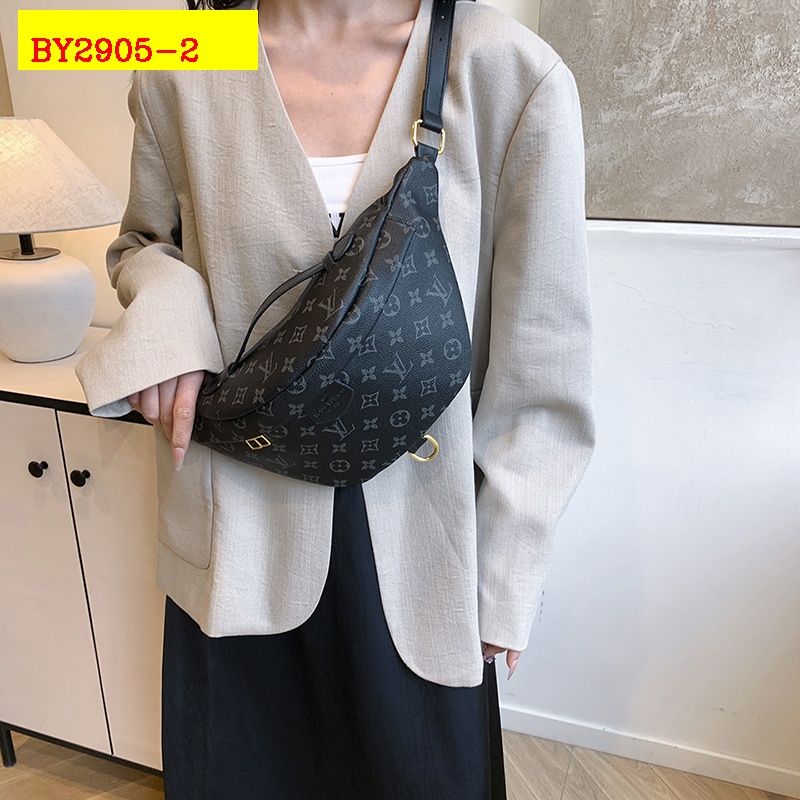25$ LV 141 Shoulder bag size 20x20x2 cm 2776 BY2905 gallery