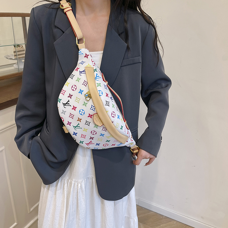 25$ LV 141 Shoulder bag size 20x20x2 cm 2776 BY2905 gallery