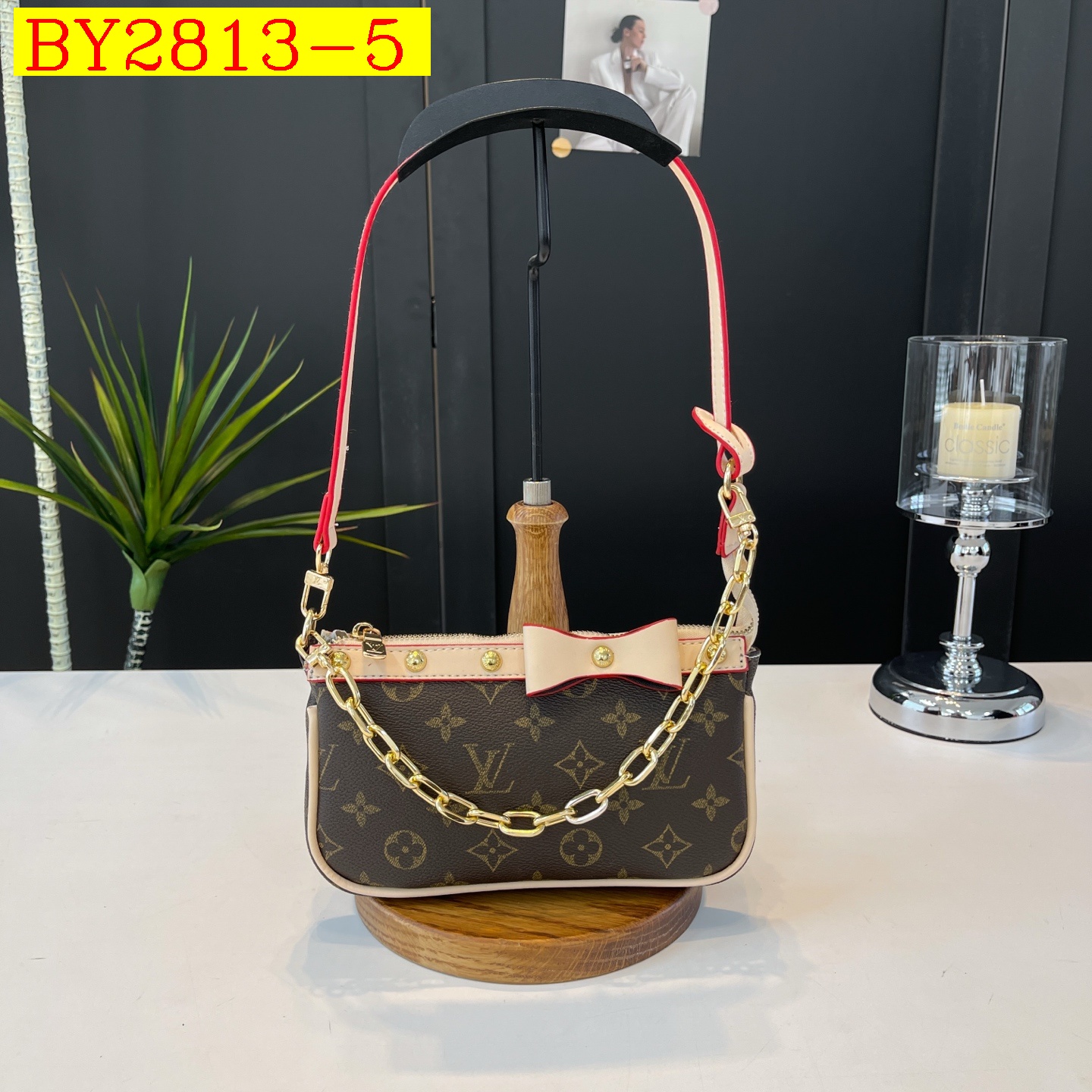 25$ LV BD011 Shoulder bag size 21x13x4 cm 6822 BY2813 gallery