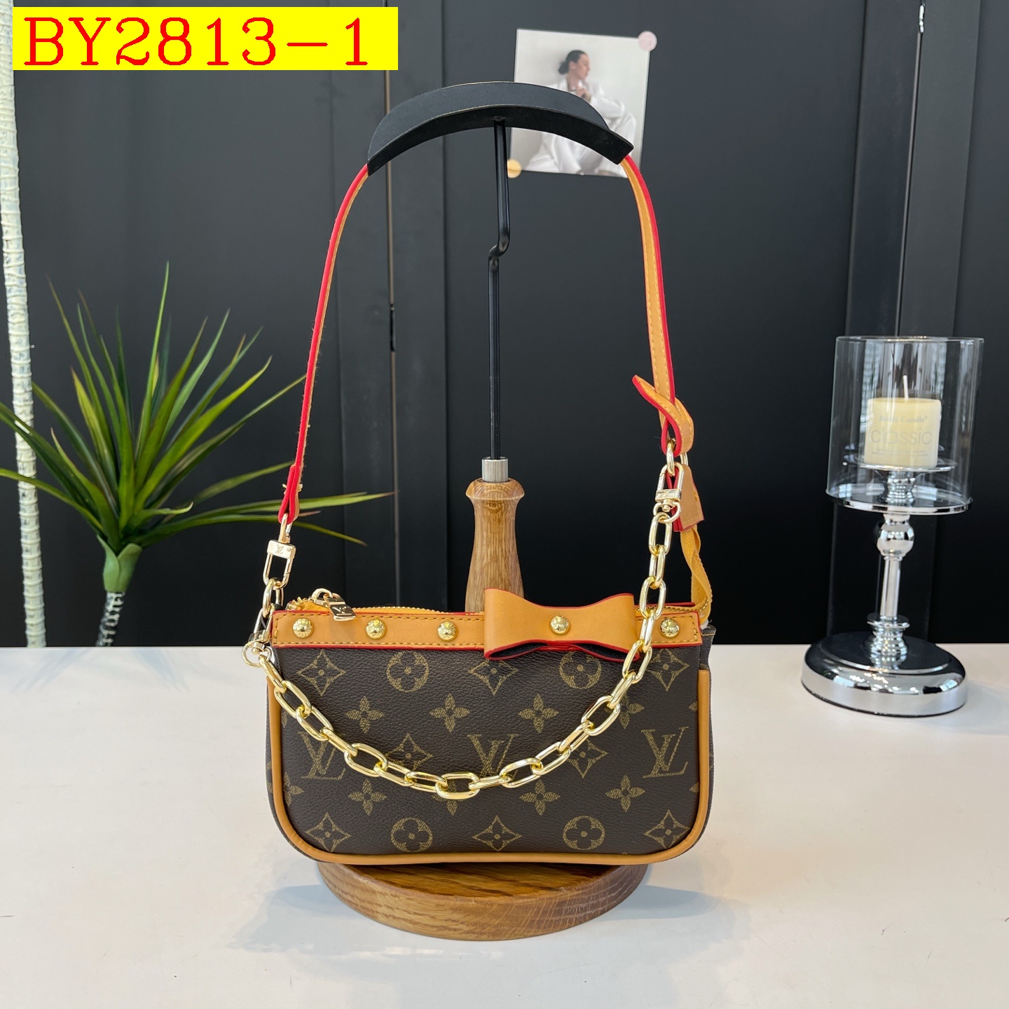 25$ LV BD011 Shoulder bag size 21x13x4 cm 6822 BY2813 gallery