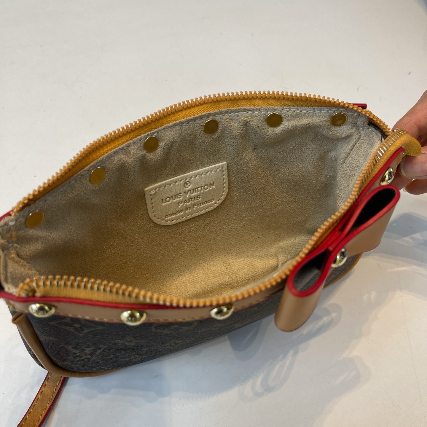 25$ LV BD011 Shoulder bag size 21x13x4 cm 6822 BY2813 gallery