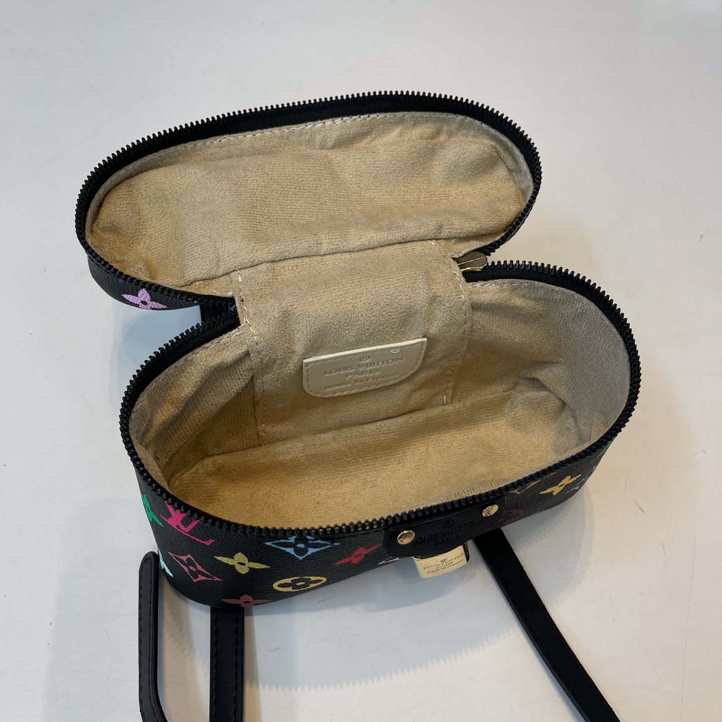 25$ LV BD012 Shoulder bag size 20x2x7 cm 2842 BY2795 gallery