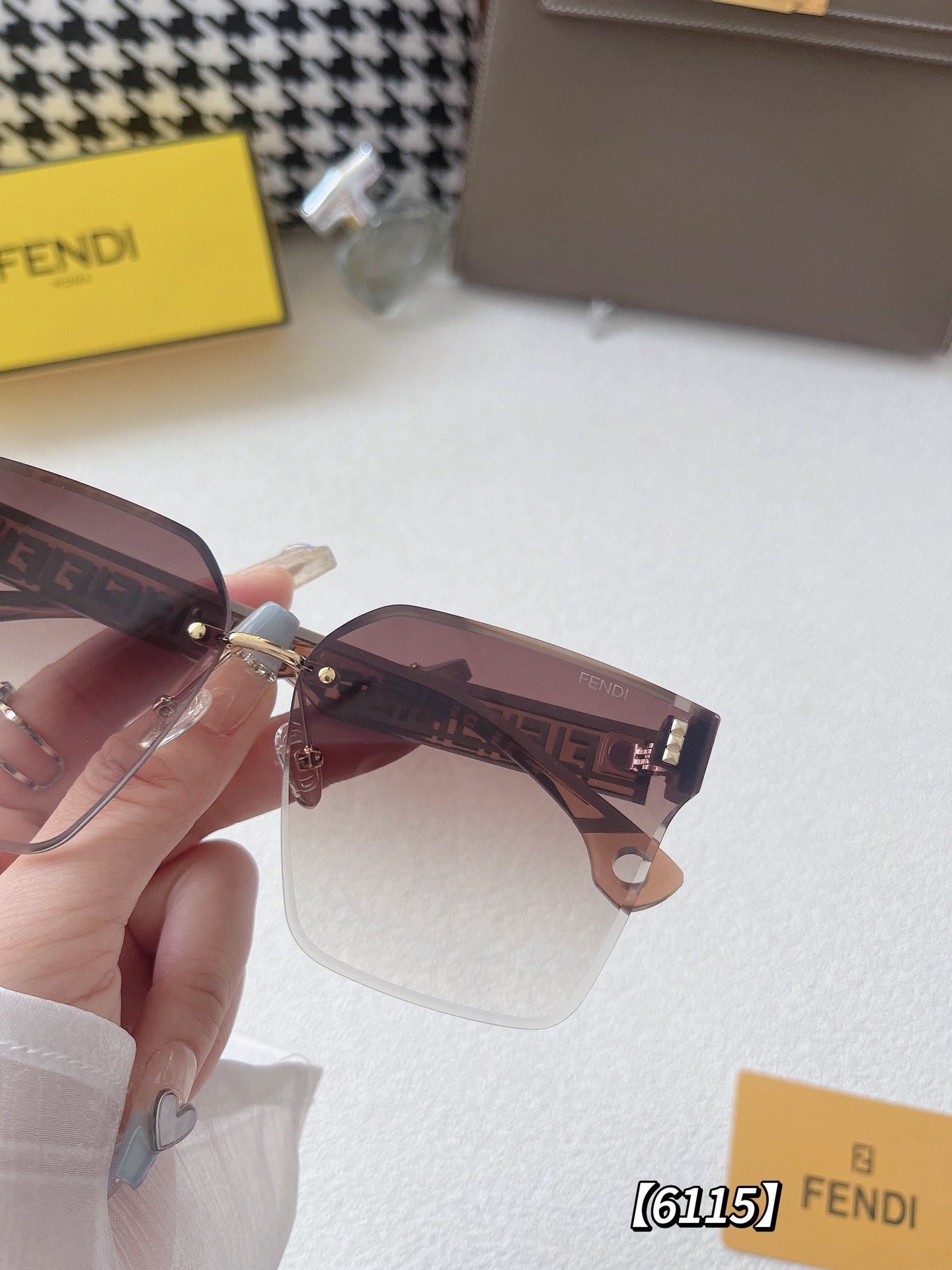 25$ new_dh FENDI 6115 90685812648 FF3S94 gallery