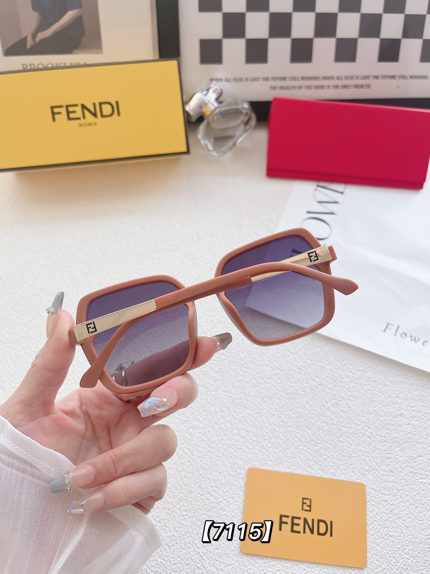 25$ new_dh FENDI 7115 40185812648 FF4S278 gallery
