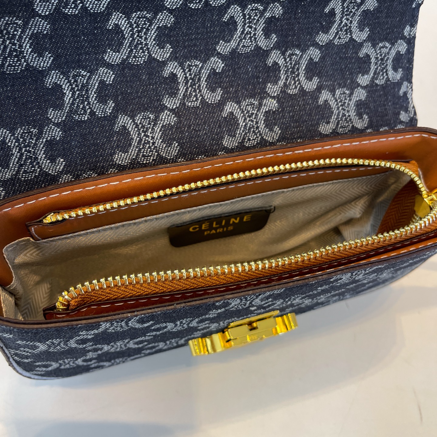 26$ CELINE 9560 Shoulder bag size 21X12X4 cm 5898 BY2829 gallery